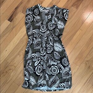 LOFT Olive, Black & White Sleeveless Mini Dress. Super Soft